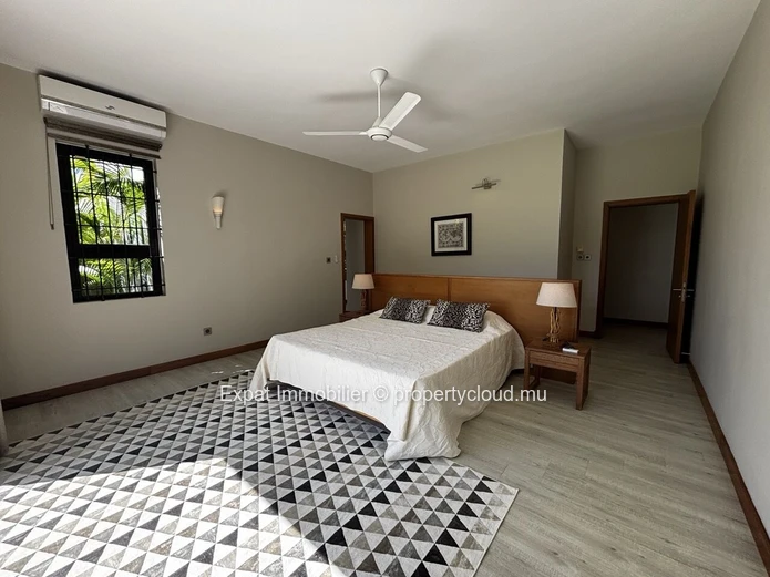 Villa D’Exception De 400 M² Sur 6000 M² De Jardin Paysager – Forêt Daruty
