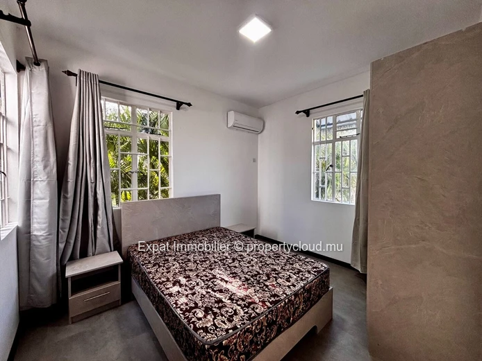 Villa Familiale Avec Piscine En Ardoise Et Garage Motorisé – Péreybère