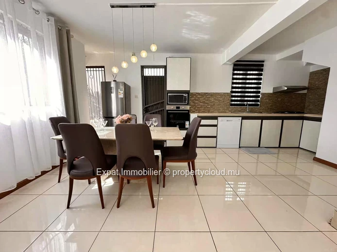 Maison 2 chambres à louer à Péreybère – Piscine, sécurité et emplacement pratique proche de Chemin Le Flamant