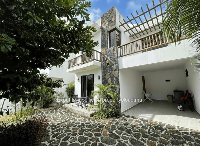 Villa Recente Avec Piscine & Rooftop – Veritable Opportunite À Trou Aux Biches