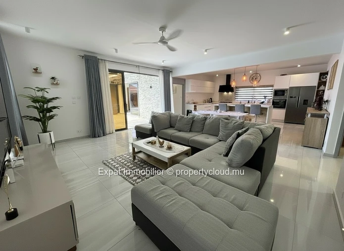 VILLA DE PLAIN-PIED 3 CHAMBRES, PISCINE ET VARANGUE TROPICALE – Grand Baie