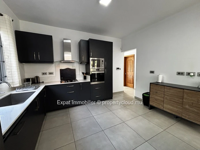 Exclusivité – Villa Contemporaine Avec Séjour Cathédrale, Jardin & Piscine – Péreybère