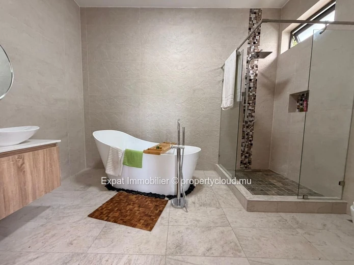 Villa familiale 5 chambres + bureau à louer – Pointe aux Canonniers, Coastal Road