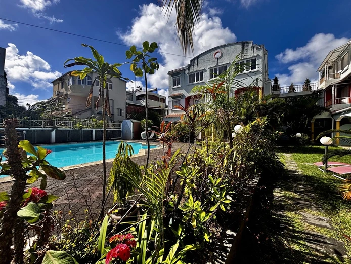 Duplex de charme avec terrasse et piscine dans une résidence intimiste – Péreybère
