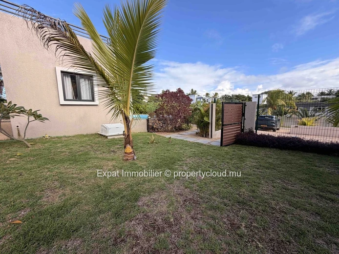 Villa neuve 3 chambres avec piscine privative à louer – Calodyne