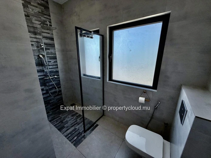 À vendre – Penthouse moderne avec rooftop et piscine privée à Péreybère