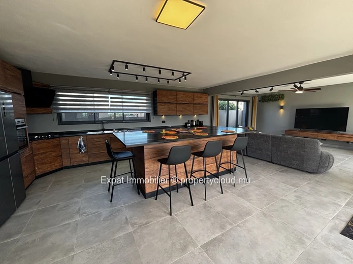 VILLA D’ARCHITECTE NEUVE 450M2 – ROOFTOP VUE MER, PRESTATIONS D’EXCEPTION & APPARTEMENT COMMUNICANT – Flic-en-Flac