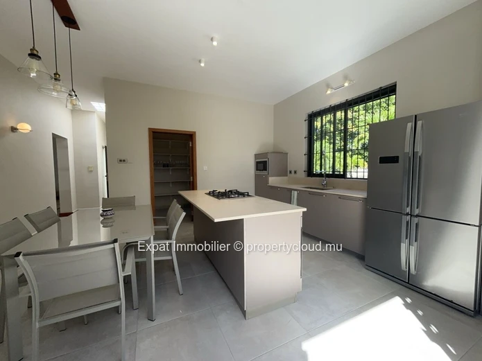 Villa D’Exception De 400 M² Sur 6000 M² De Jardin Paysager – Forêt Daruty