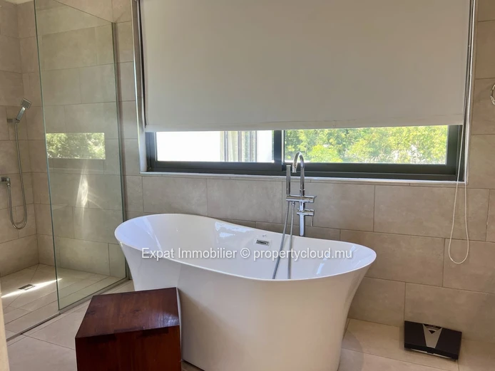 Disponible à la vente – Villa moderne avec piscine individuelle à Chemin Vingt Pied – Grand Baie – Accessible uniquem...