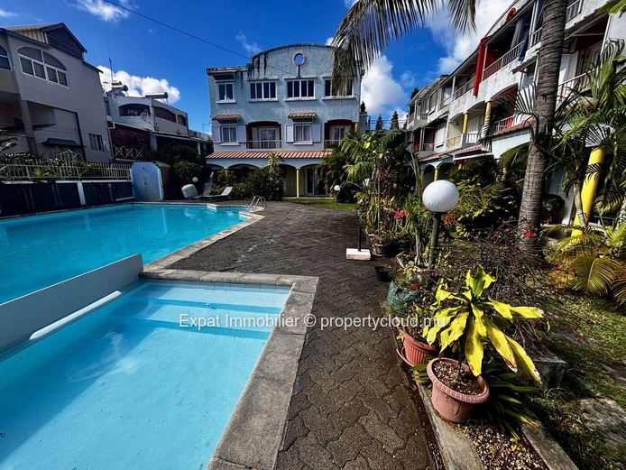 Duplex de charme avec terrasse et piscine dans une résidence intimiste – Péreybère