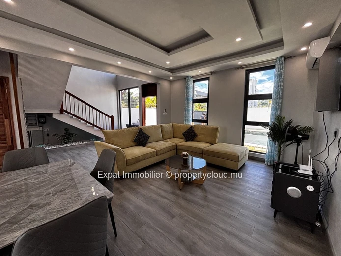 Villa contemporaine neuve avec piscine et grandes ouvertures vitrées – Grand Baie