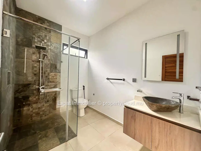 Villa lumineuse à louer à Saint-François, Calodyne – Charme, confort et accès facile au cœur du nord
