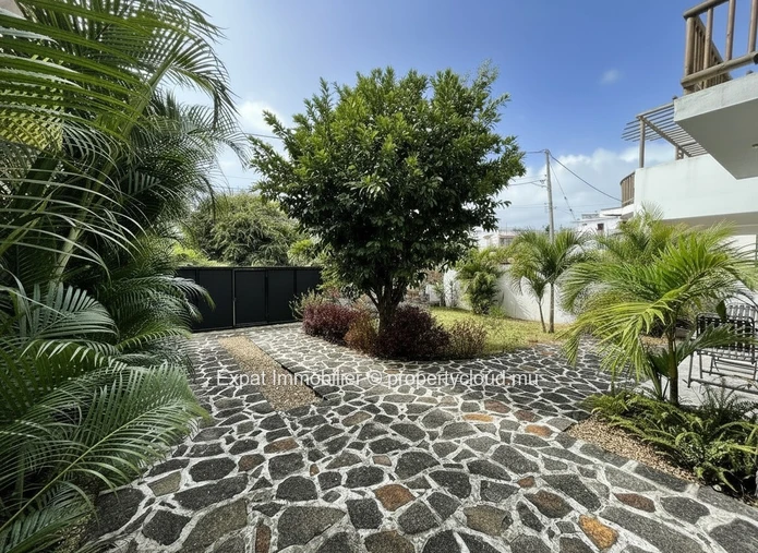 Villa Recente Avec Piscine & Rooftop – Veritable Opportunite À Trou Aux Biches