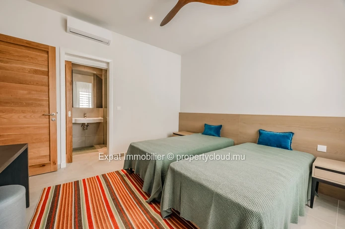 Prestigious 4-Bedroom Apartment With Panoramic Mountain Views – Bellevue Living