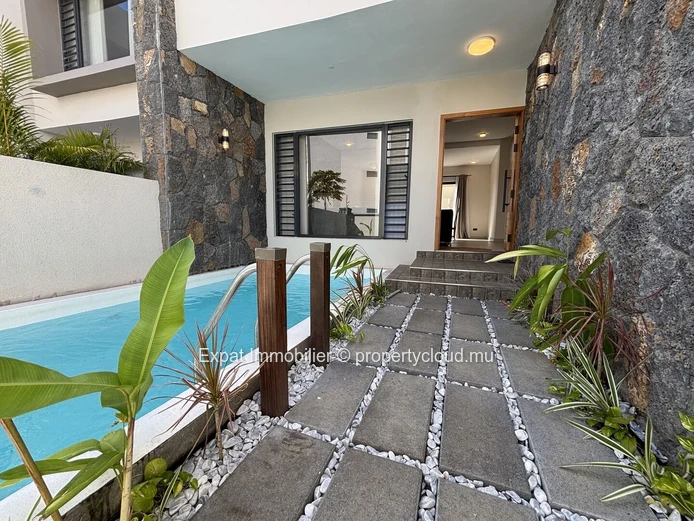 Villa neuve avec piscine et garage fermé – Pereybère