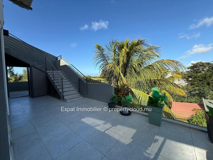 À vendre – Penthouse moderne avec rooftop et piscine privée à Péreybère