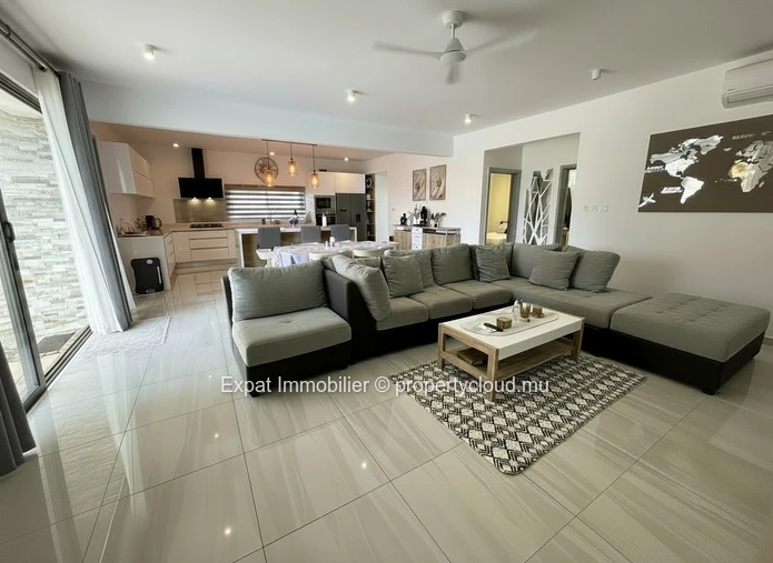 VILLA DE PLAIN-PIED 3 CHAMBRES, PISCINE ET VARANGUE TROPICALE – Grand Baie