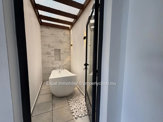 Villa Neuve Avec Piscine À Calodyne – À 2 Minutes D’Intermart