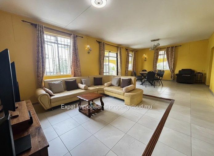 Villa Familiale 4 Chambres Avec Piscine Et Jardin – Grand Gaube