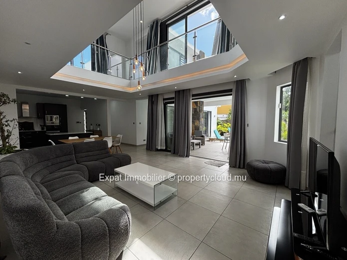 Exclusivité – Villa Contemporaine Avec Séjour Cathédrale, Jardin & Piscine – Péreybère