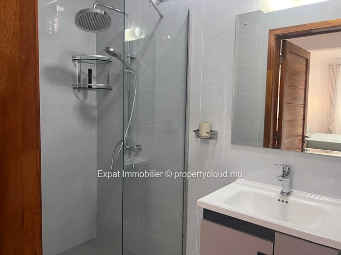 Villa neuve 4 chambres avec piscine à louer – Pointe aux Piments