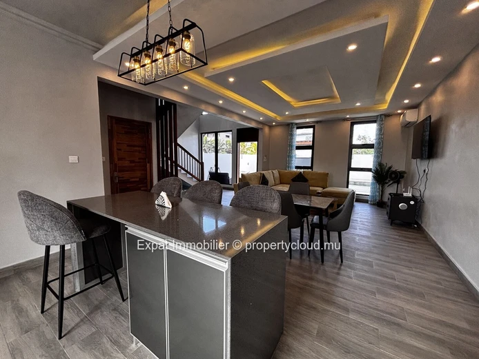 Villa contemporaine neuve avec piscine et grandes ouvertures vitrées – Grand Baie