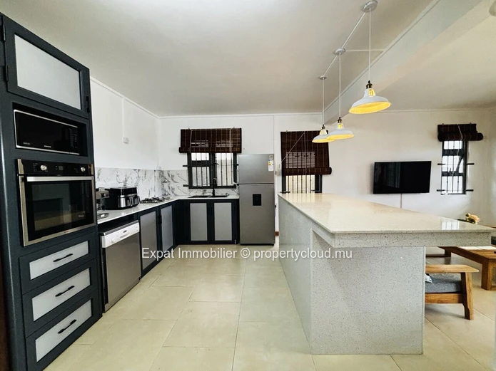 Duplex 3 Chambres Avec Piscine En Pierre Et Rooftop A Pereybere