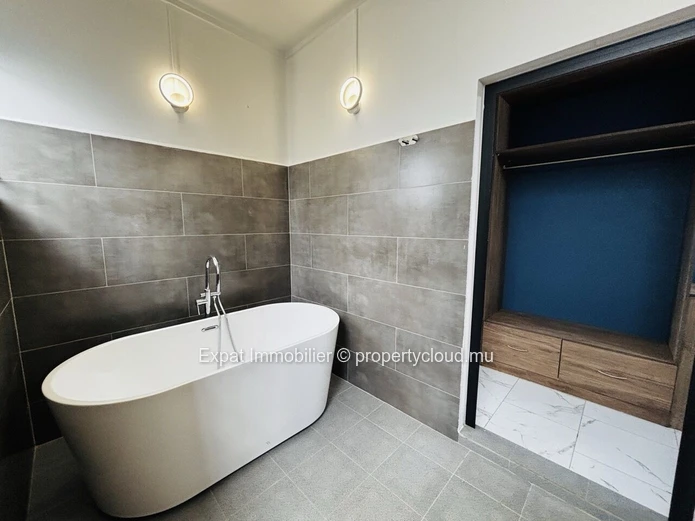 Duplex 3 Chambres Avec Piscine En Pierre Et Rooftop A Pereybere