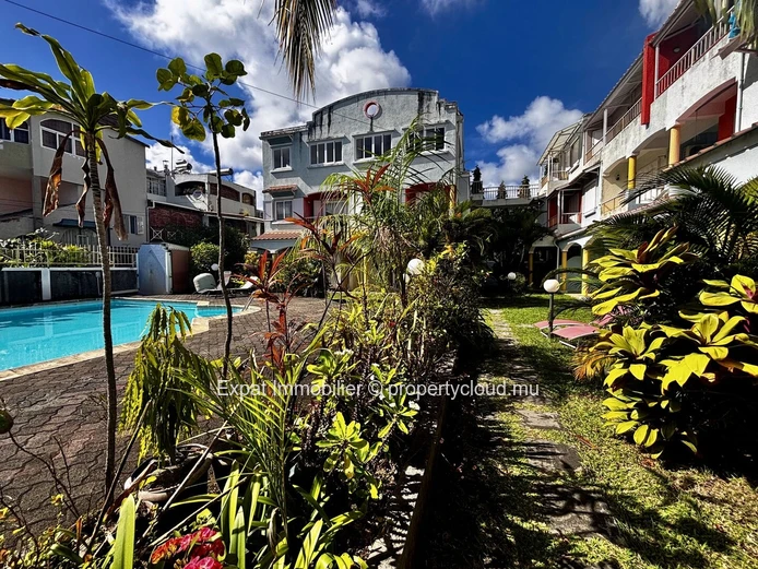 Duplex de charme avec terrasse et piscine dans une résidence intimiste – Péreybère