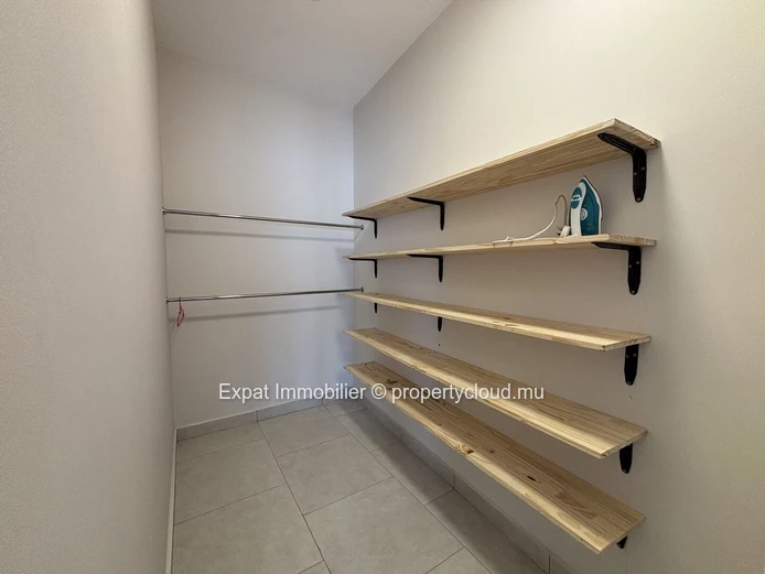 Villa neuve avec piscine et garage fermé – Pereybère