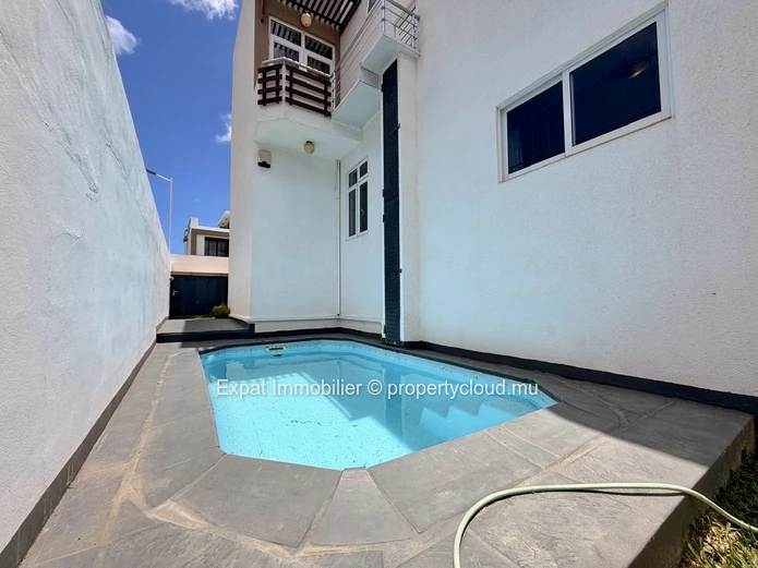 À louer – Duplex avec jardin et piscine privée à Grand Baie