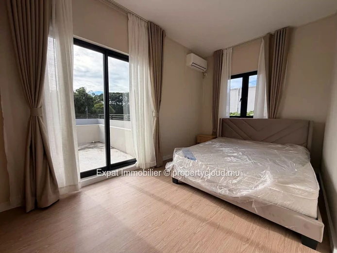 Villa neuve 3 chambres avec piscine privative à louer – Calodyne